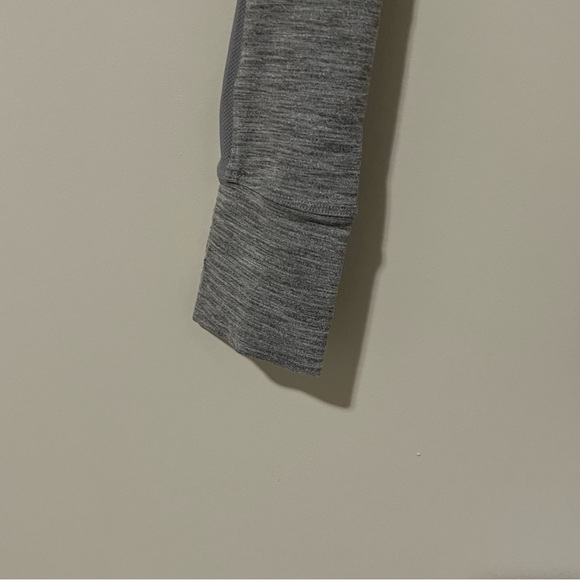 Lorna Jane gray mesh insert crop leggings - Picture 10 of 11